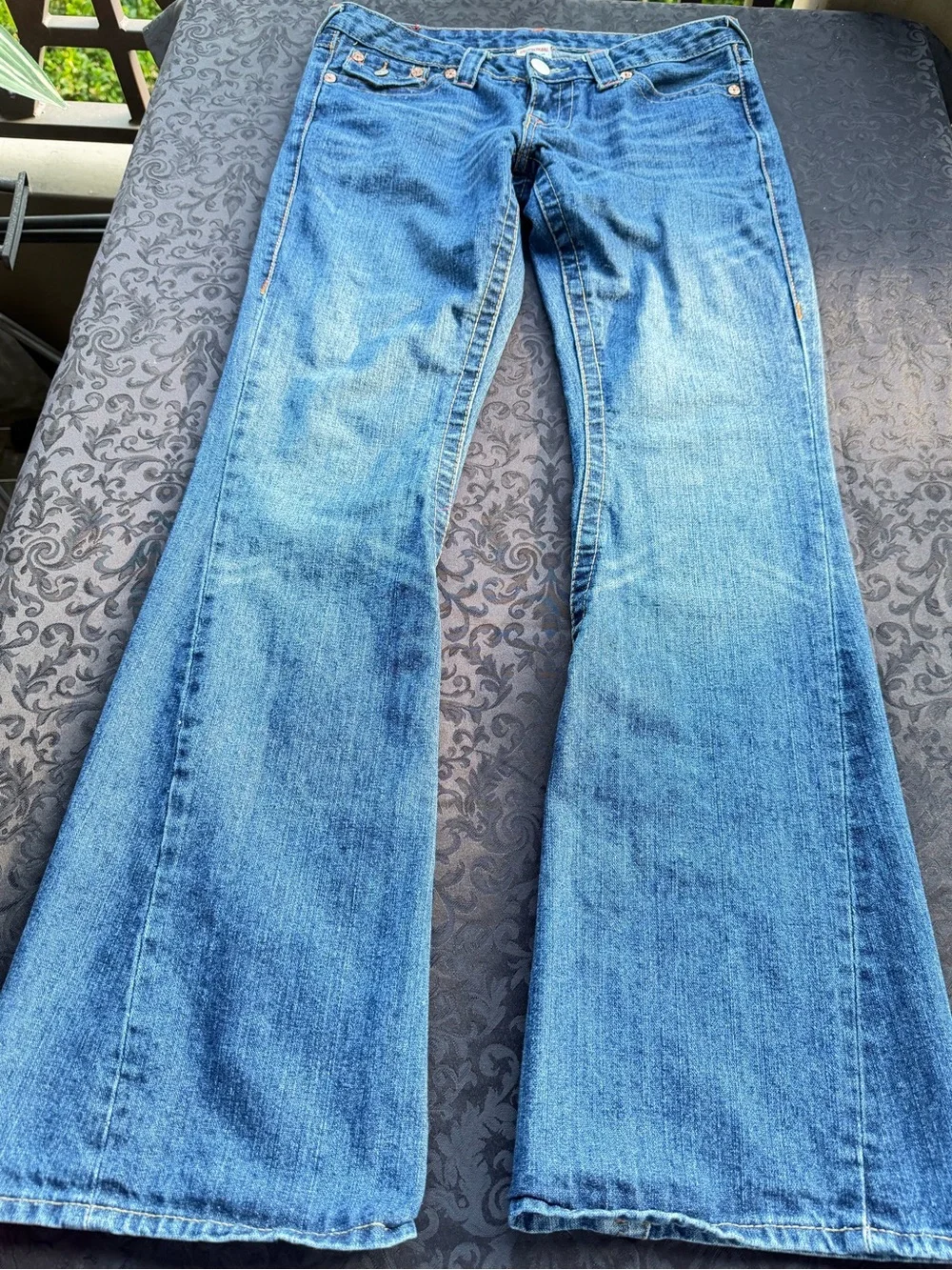 True Religion JOEY limited embroidered jeans
Size 29 inseam 33” - Picture 2 of 8